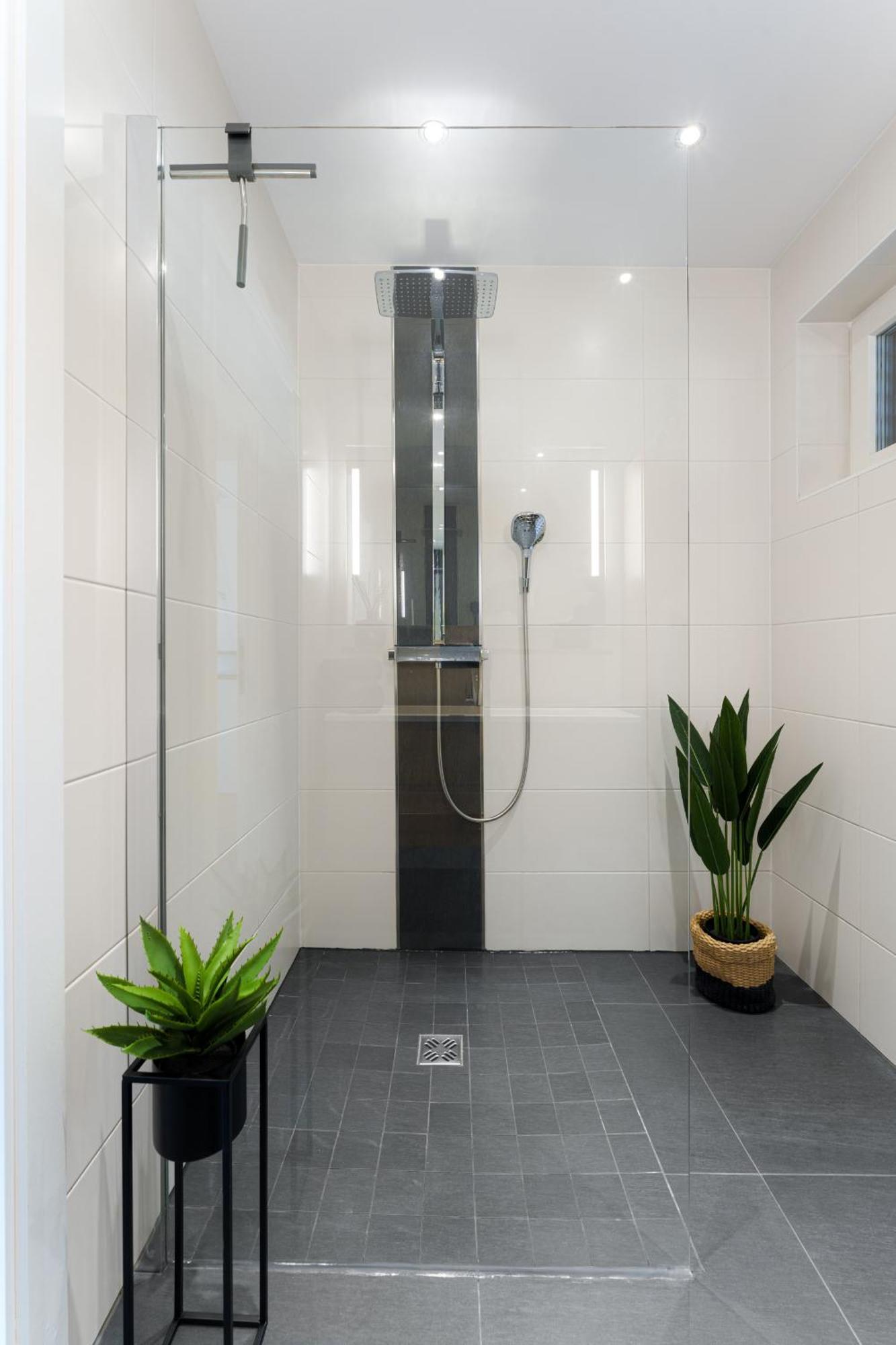 Platschberg Urban Hideaway - Stilvolles Ferienhaus Mit Pool An Der Weinstrasse 버그하우젠 객실 사진