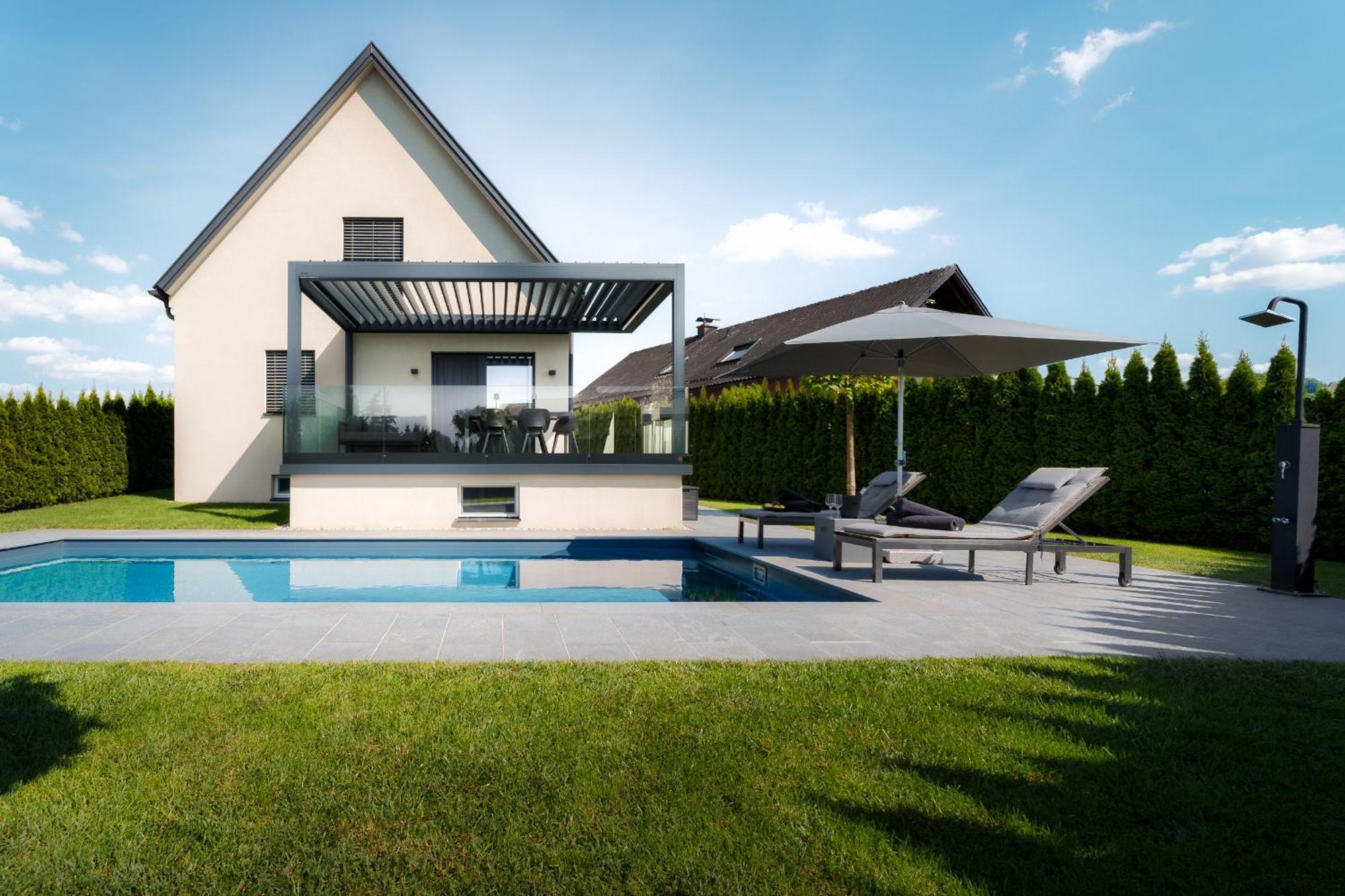Platschberg Urban Hideaway - Stilvolles Ferienhaus Mit Pool An Der Weinstrasse 버그하우젠 객실 사진
